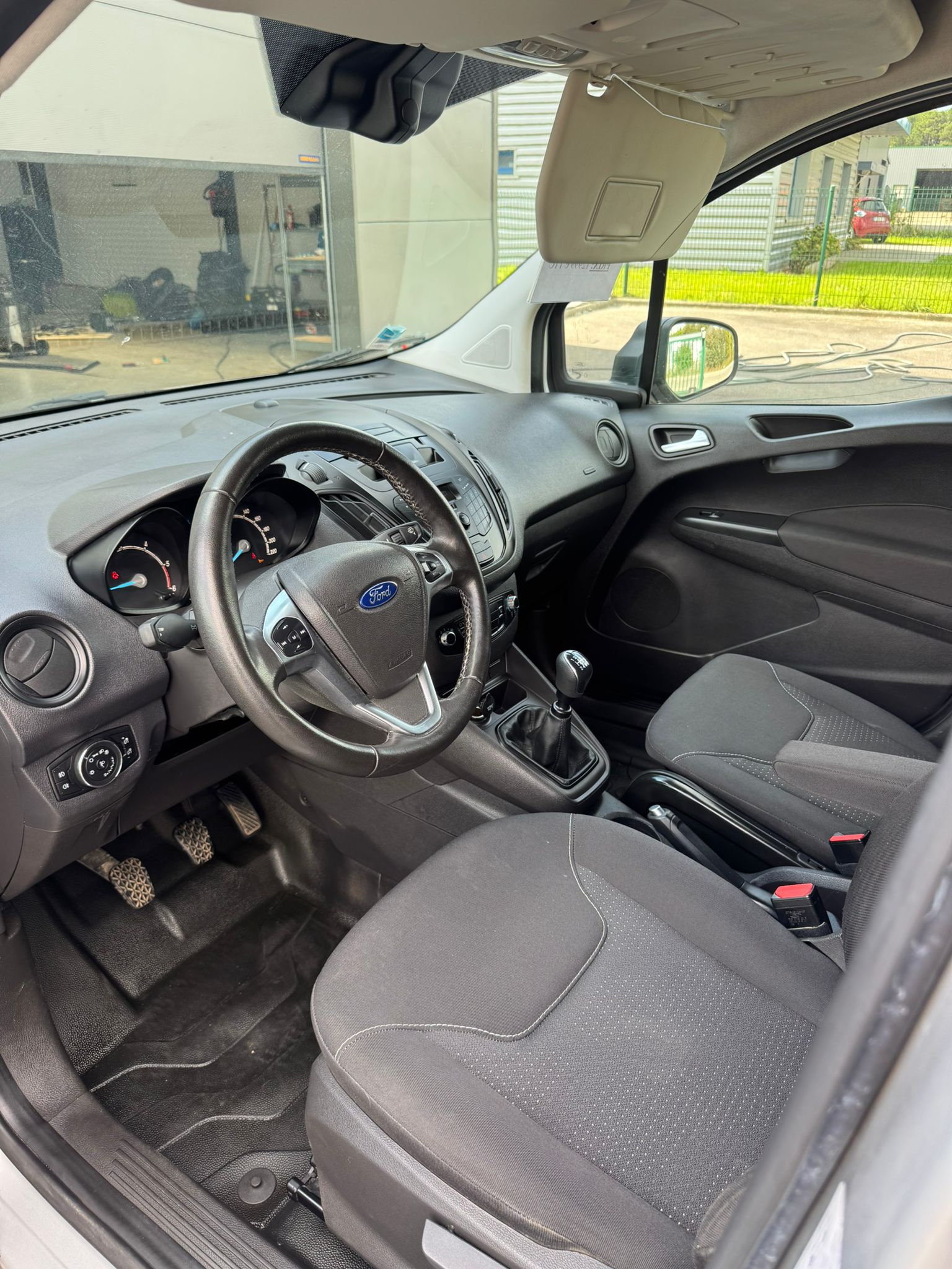 
								FORD COURIER full									