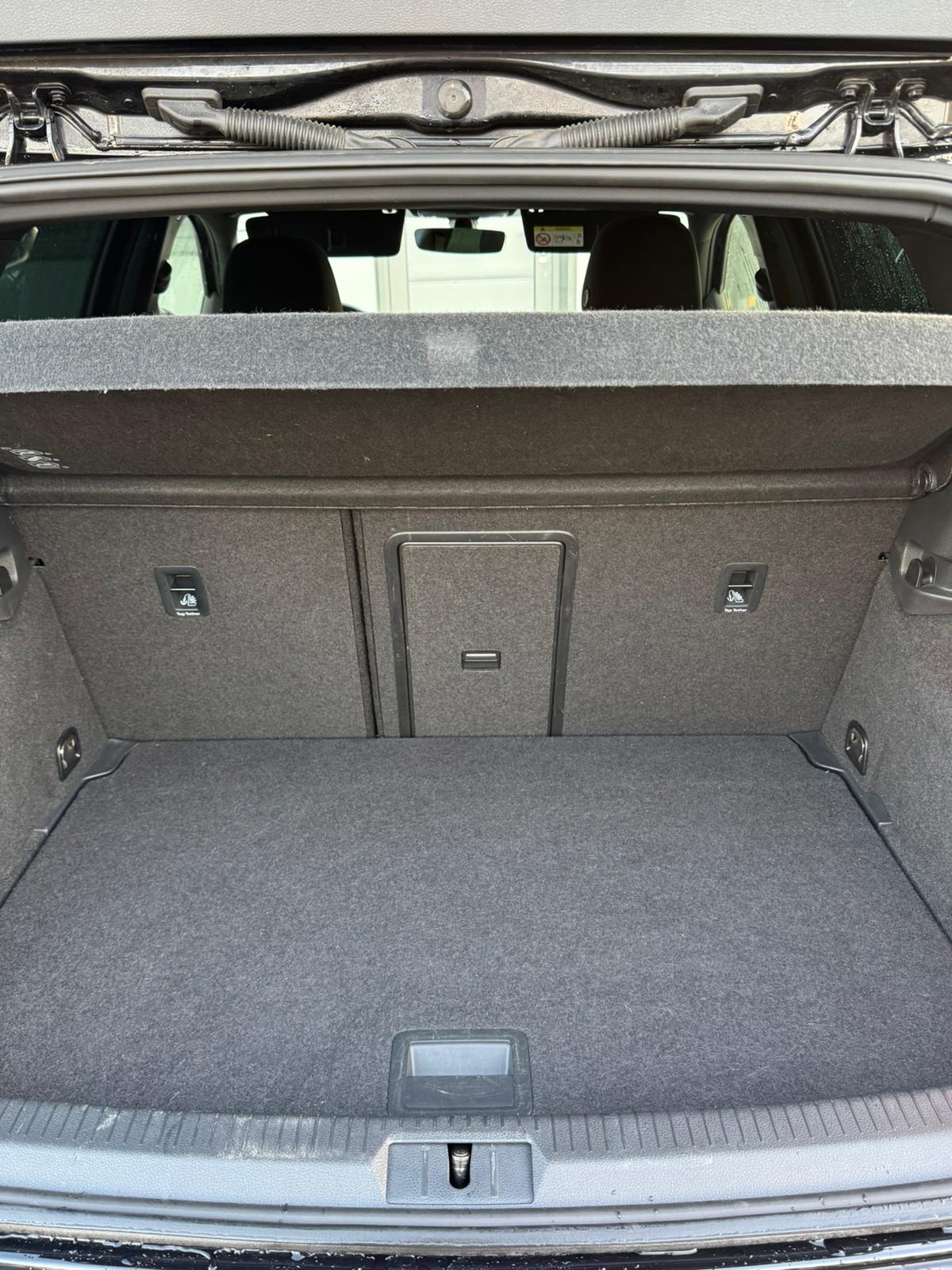 
								Volkswagen Golf 7.5R full									