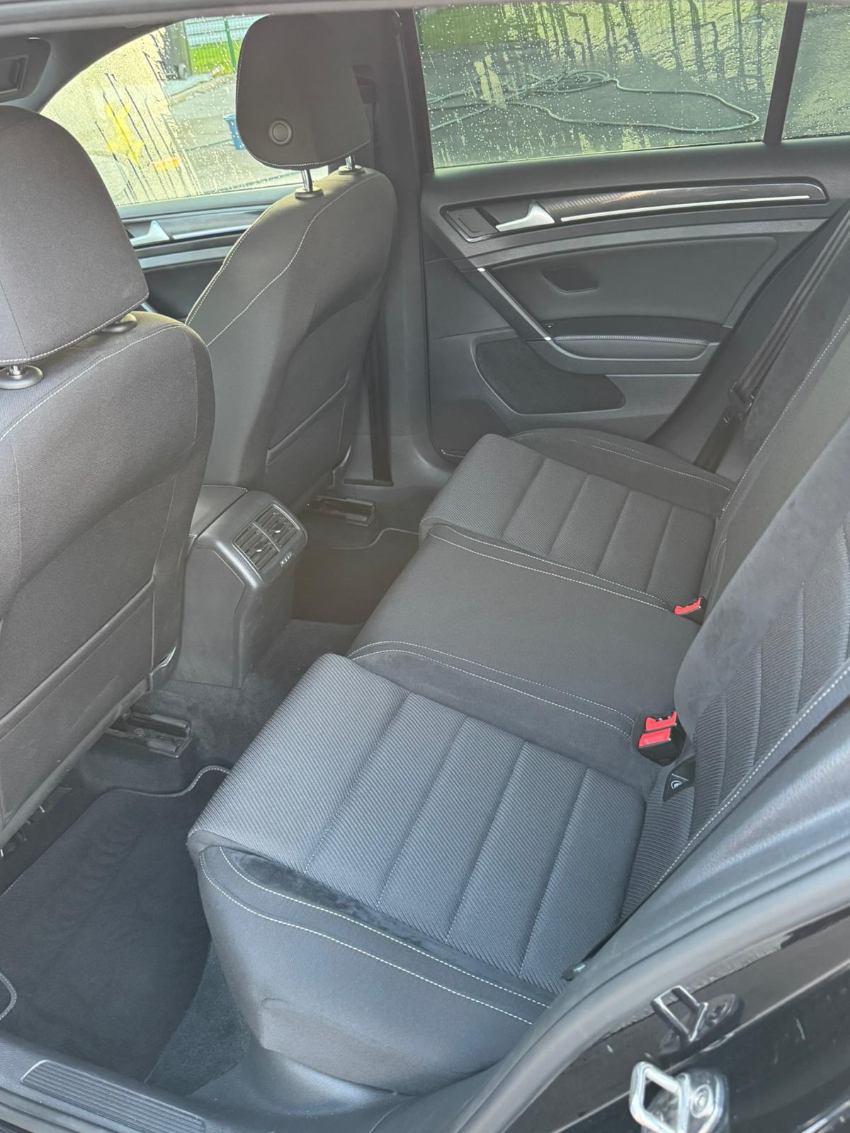
								Volkswagen Golf 7.5R full									