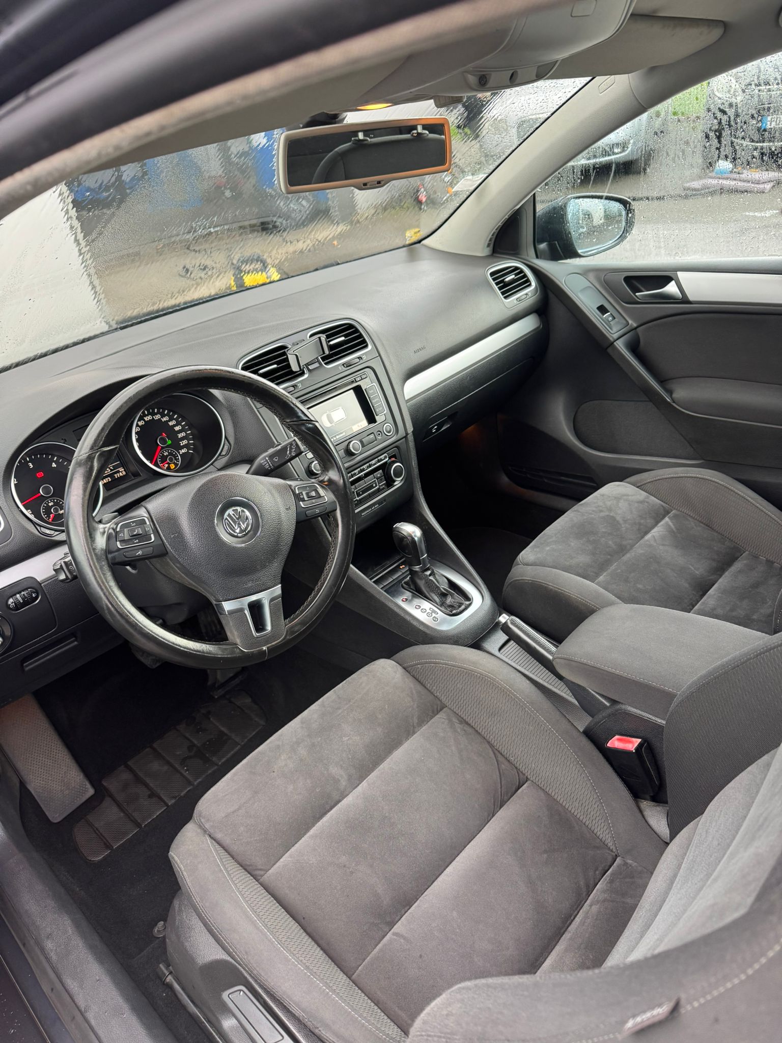 
								Volkswagen Golf full									