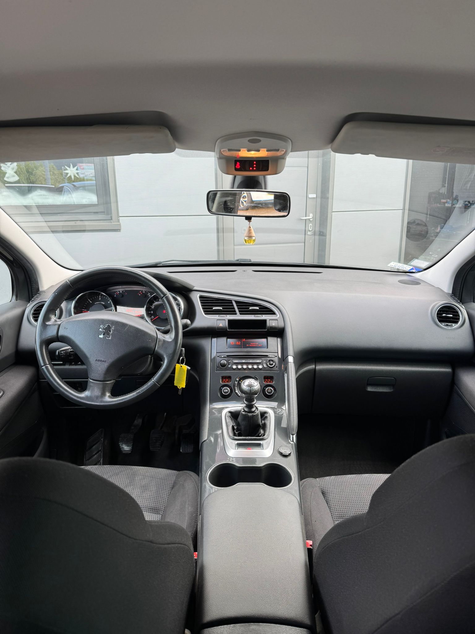 
								Peugeot 3008 full									
